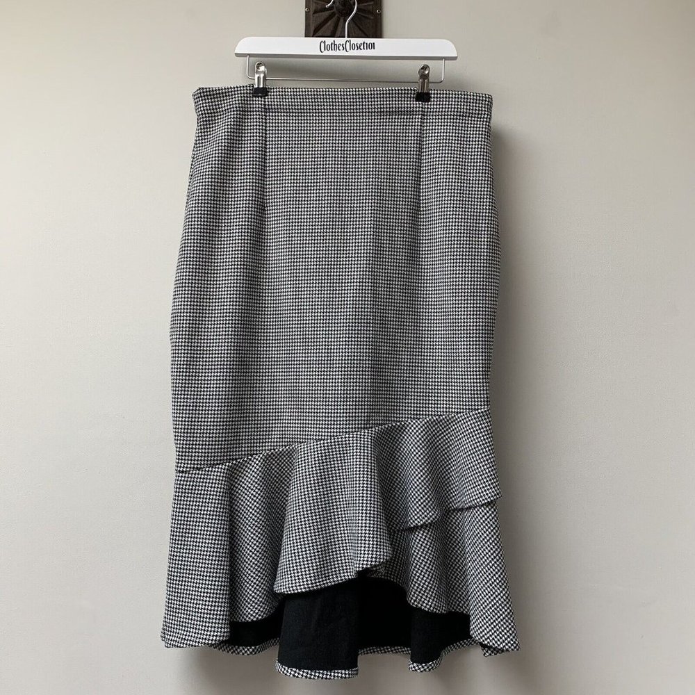 Marks & Spencer Midi Skirt Size UK 18 Houndstooth Asymmetrical Hem Thick Heavy - Picture 1 of 10